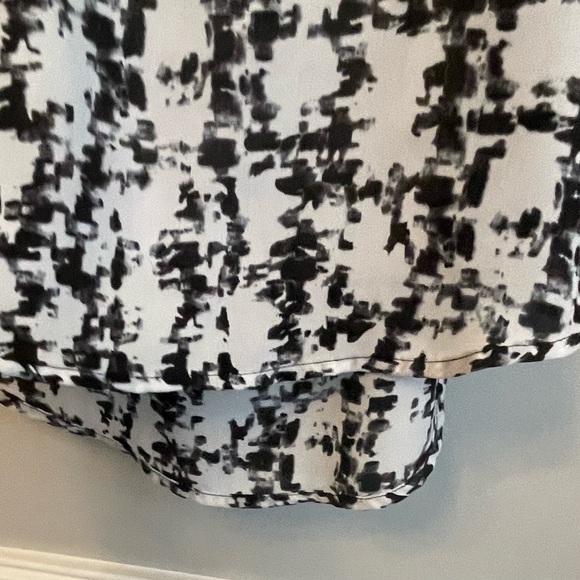 Violet & Claire Sleeveless Hi/Lo Tunic Top - Picture 4 of 5